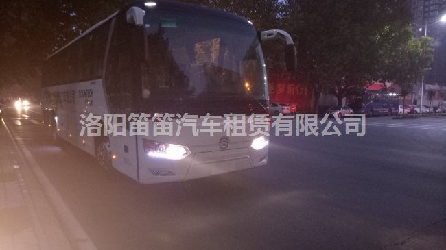 大巴車